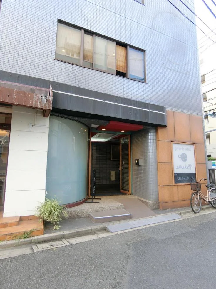 水仙小山ビル B1 エントランス 4