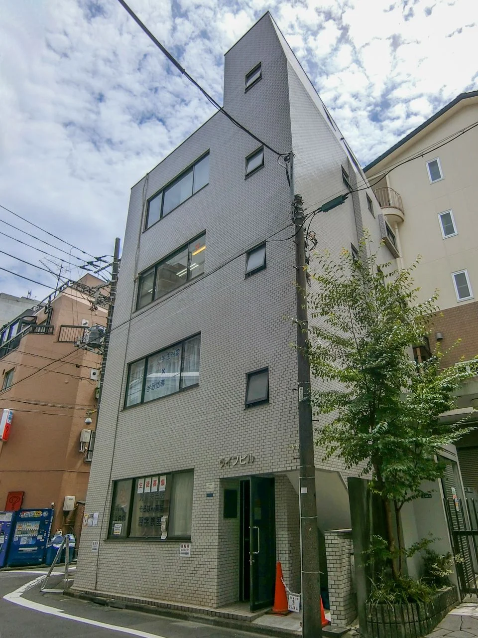 ライフビル 1階から2階セット貸し 外観 2