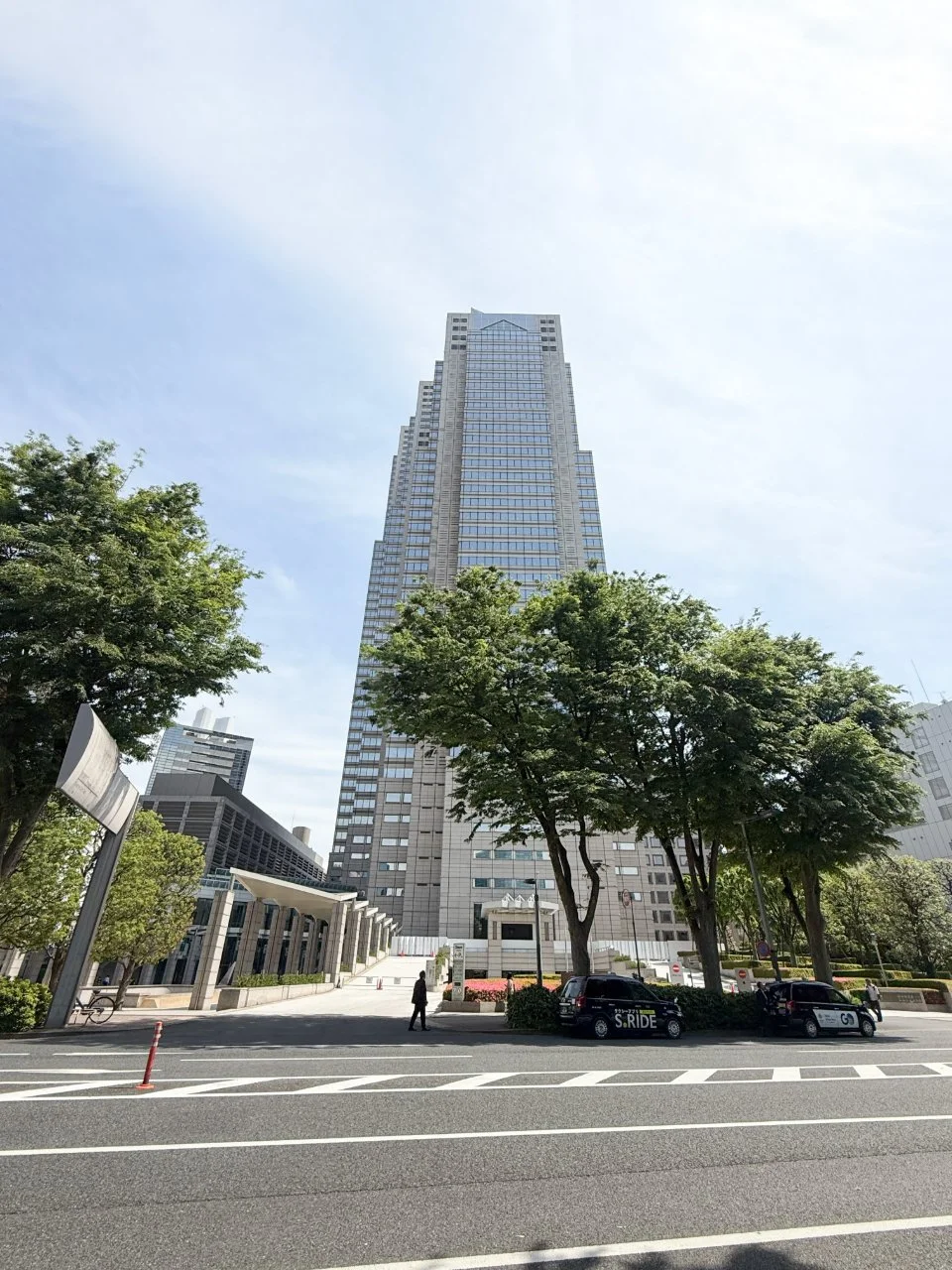 新宿パークタワー 36 オフィスビル外観 1