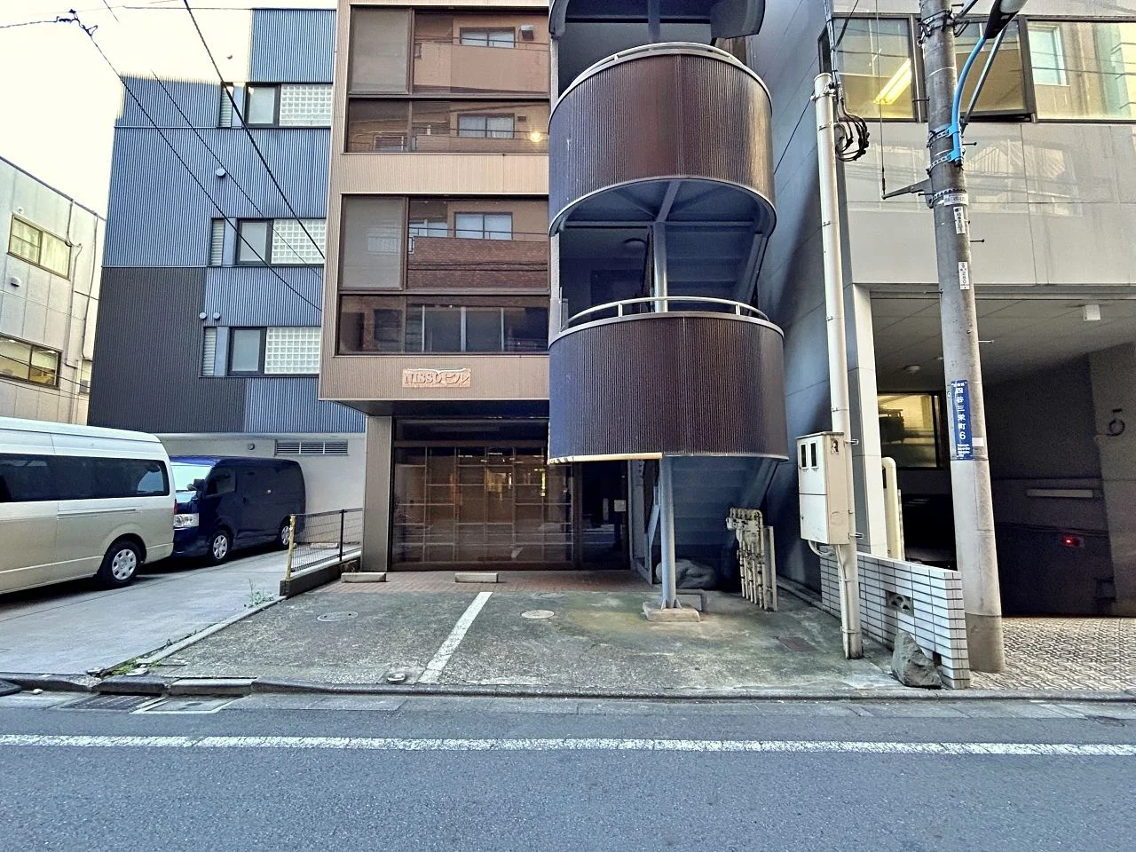 岡戸ビル 1 エントランス 3