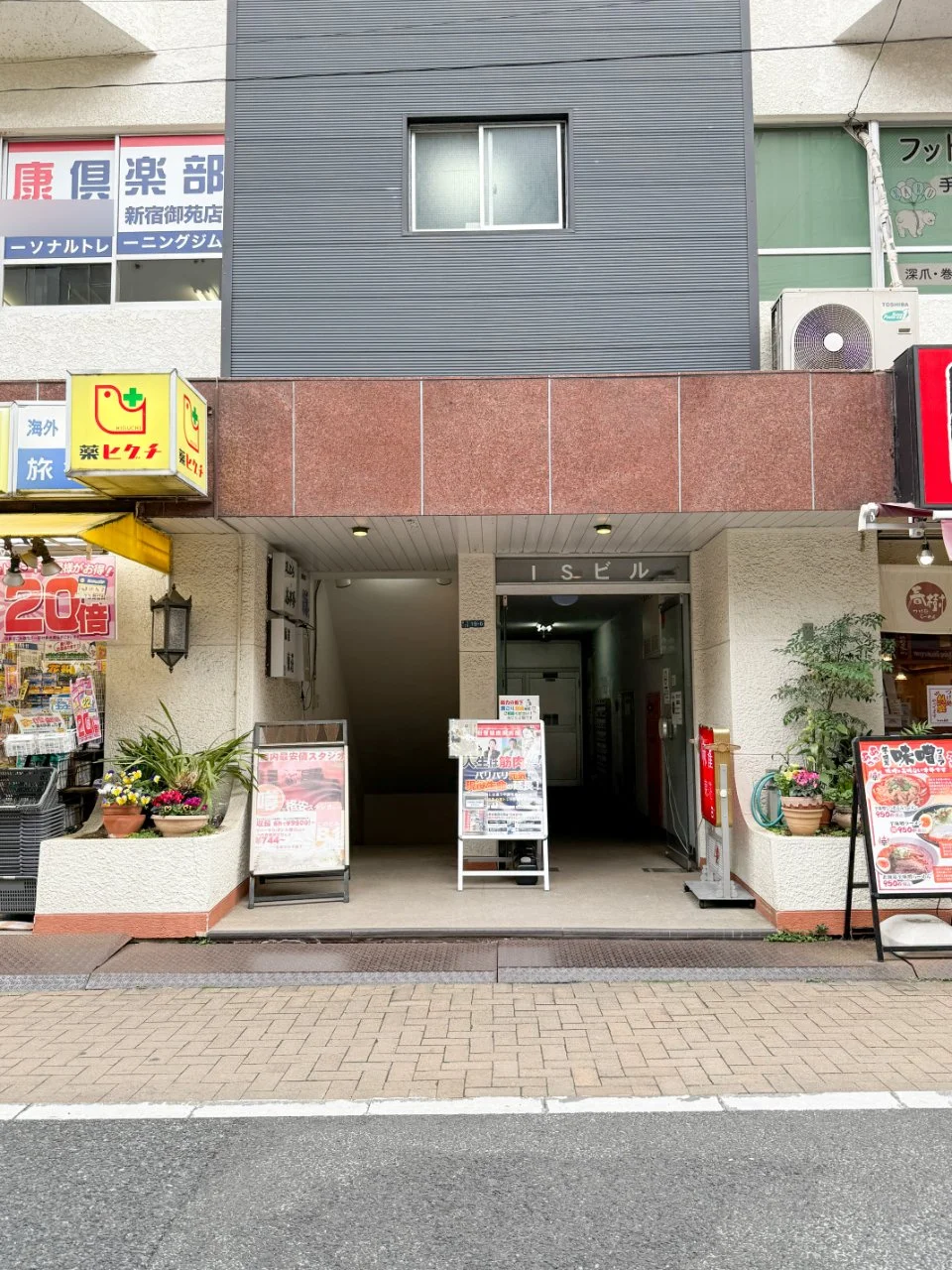 新宿ISビル 5 エントランス 3