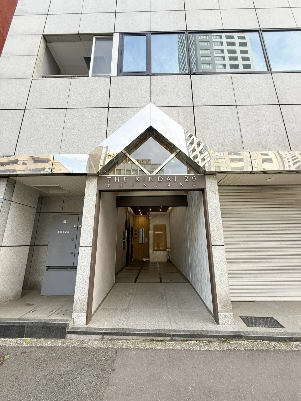 THE KINDAI 20 SHINJUKU 9 ビルエントランス 6