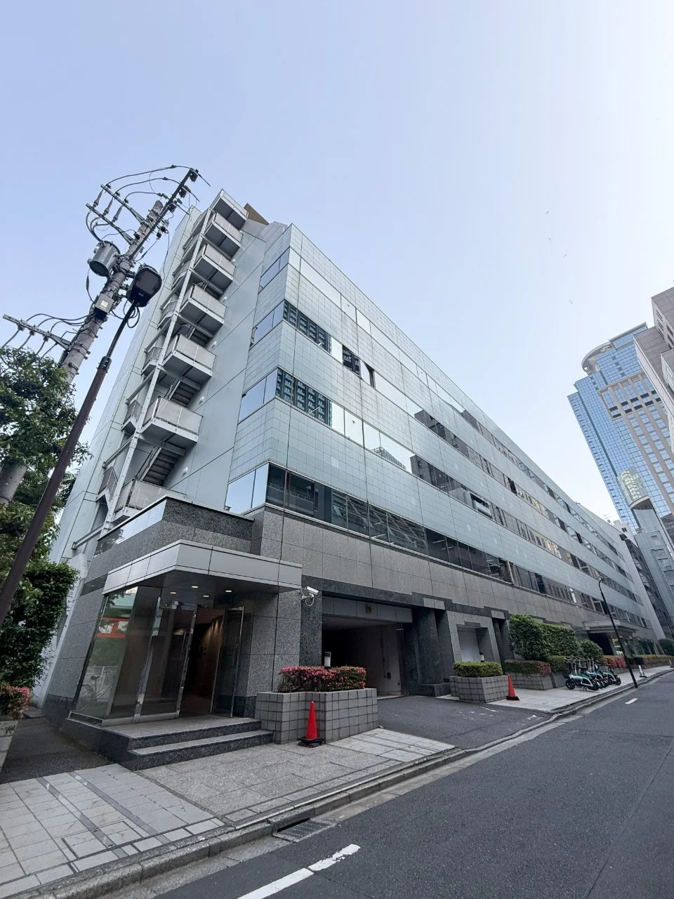 西新宿KFビル 4 オフィスビル外観 1