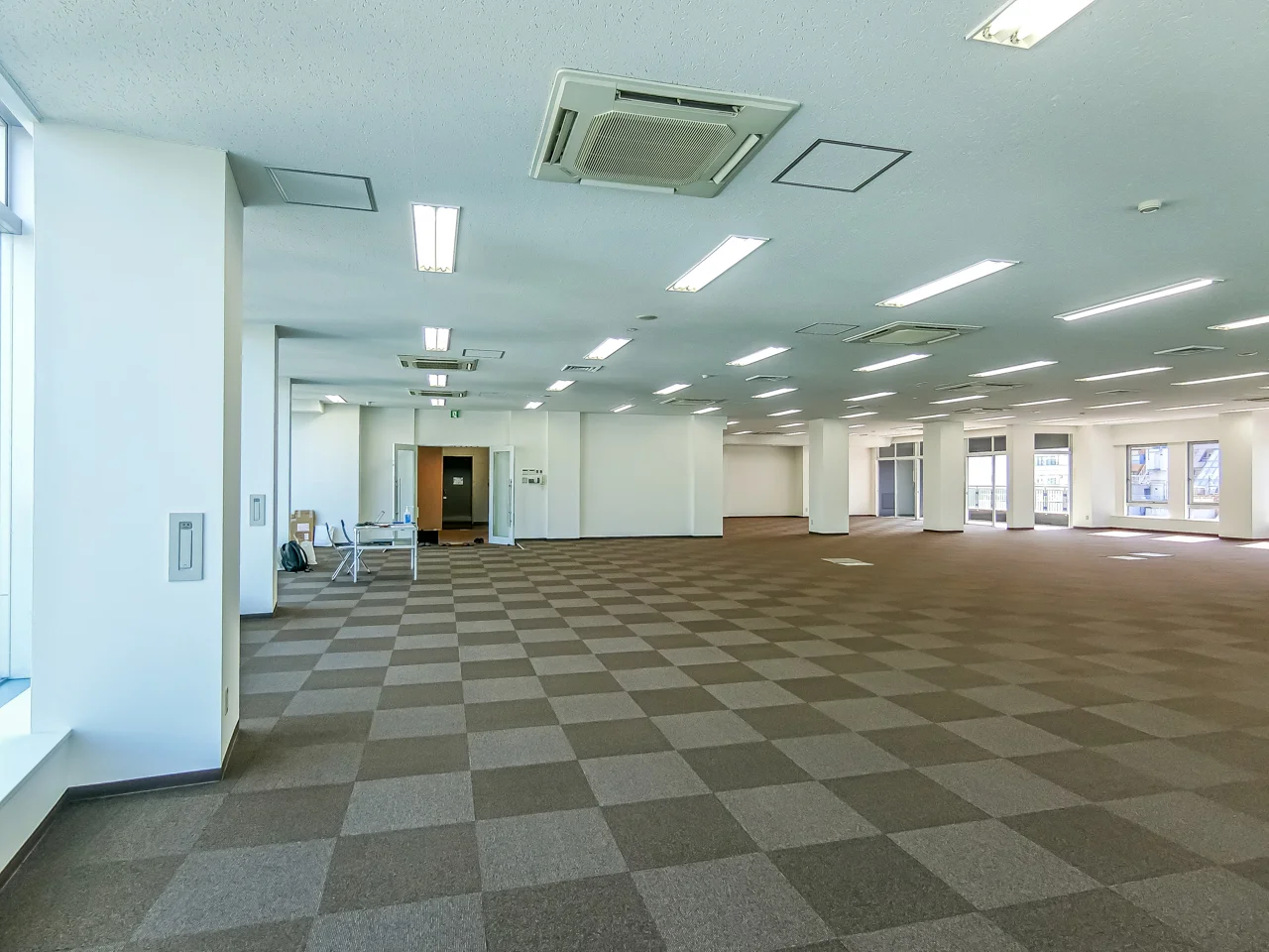 新宿イーストスクエアビル 8 執務室 6