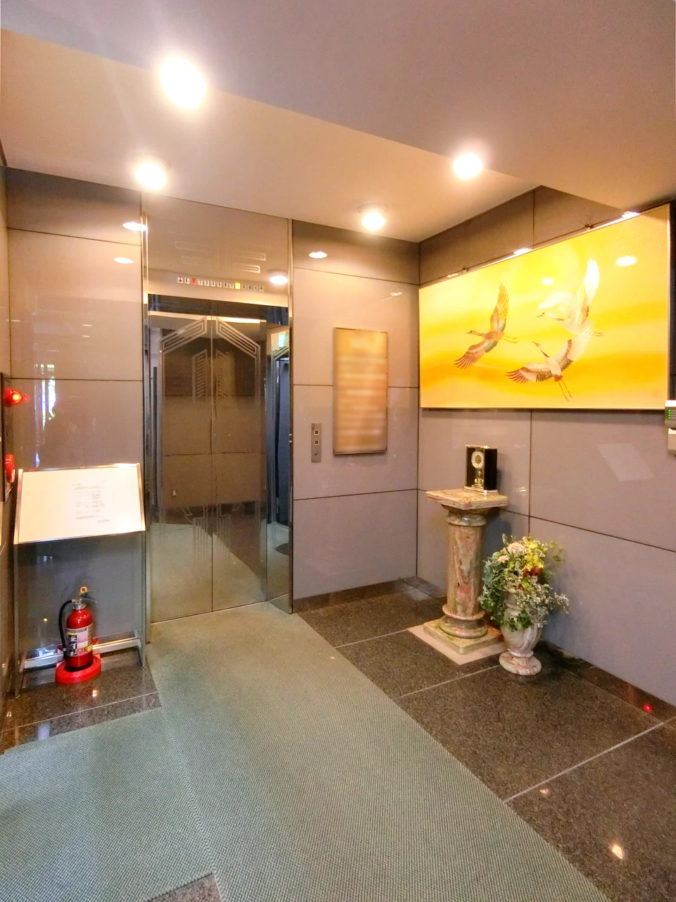 西新宿小出ビル - 画像1