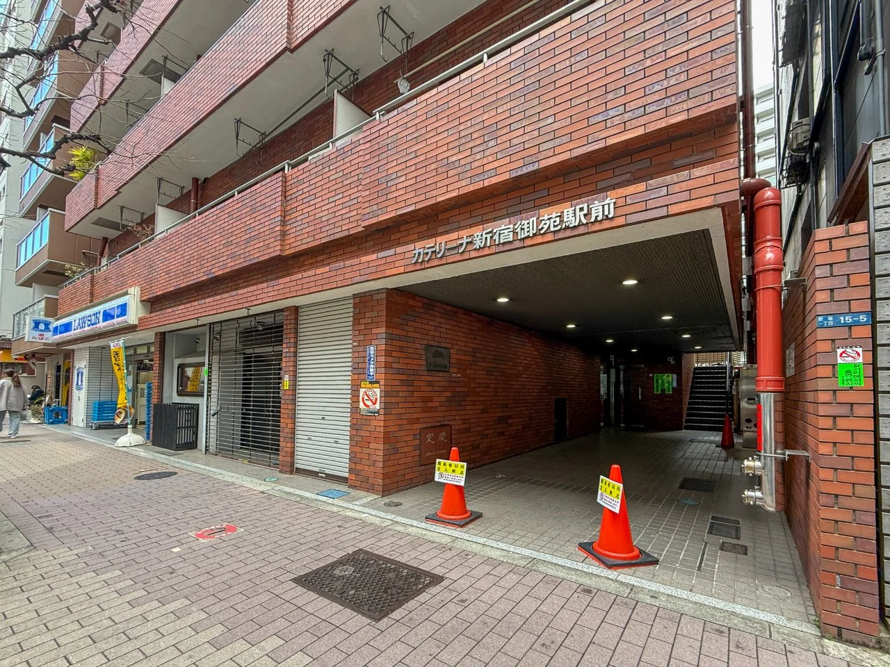 カテリーナ新宿御苑駅前 9 ビルエントランス 5