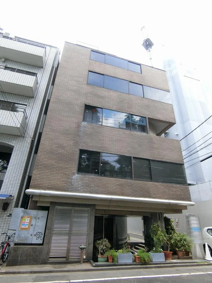 新宿MOAビル 2 オフィスビル外観 1