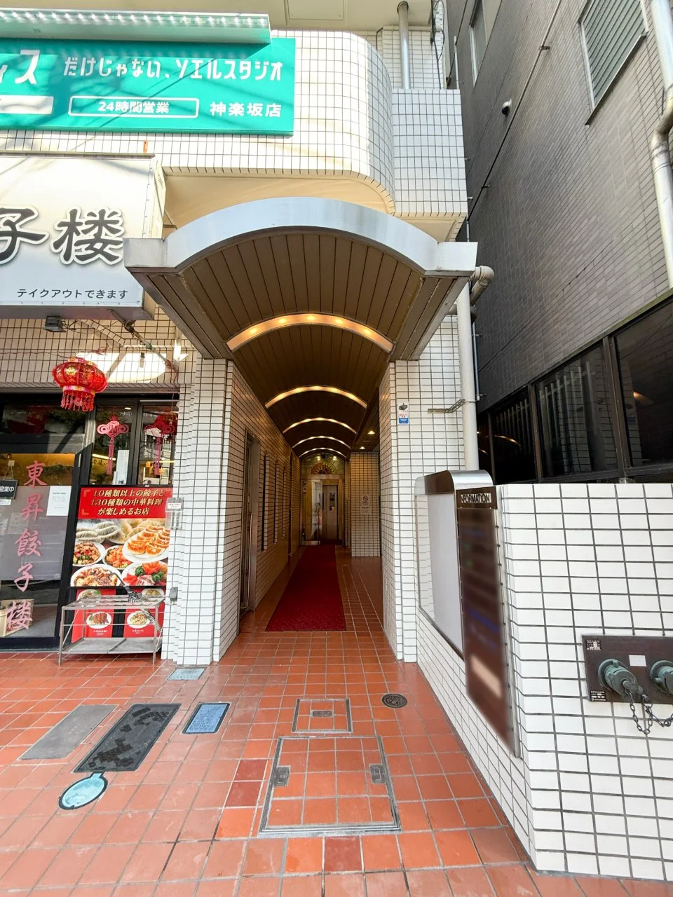 新宿山吹町ビル 8 ビルエントランス 5