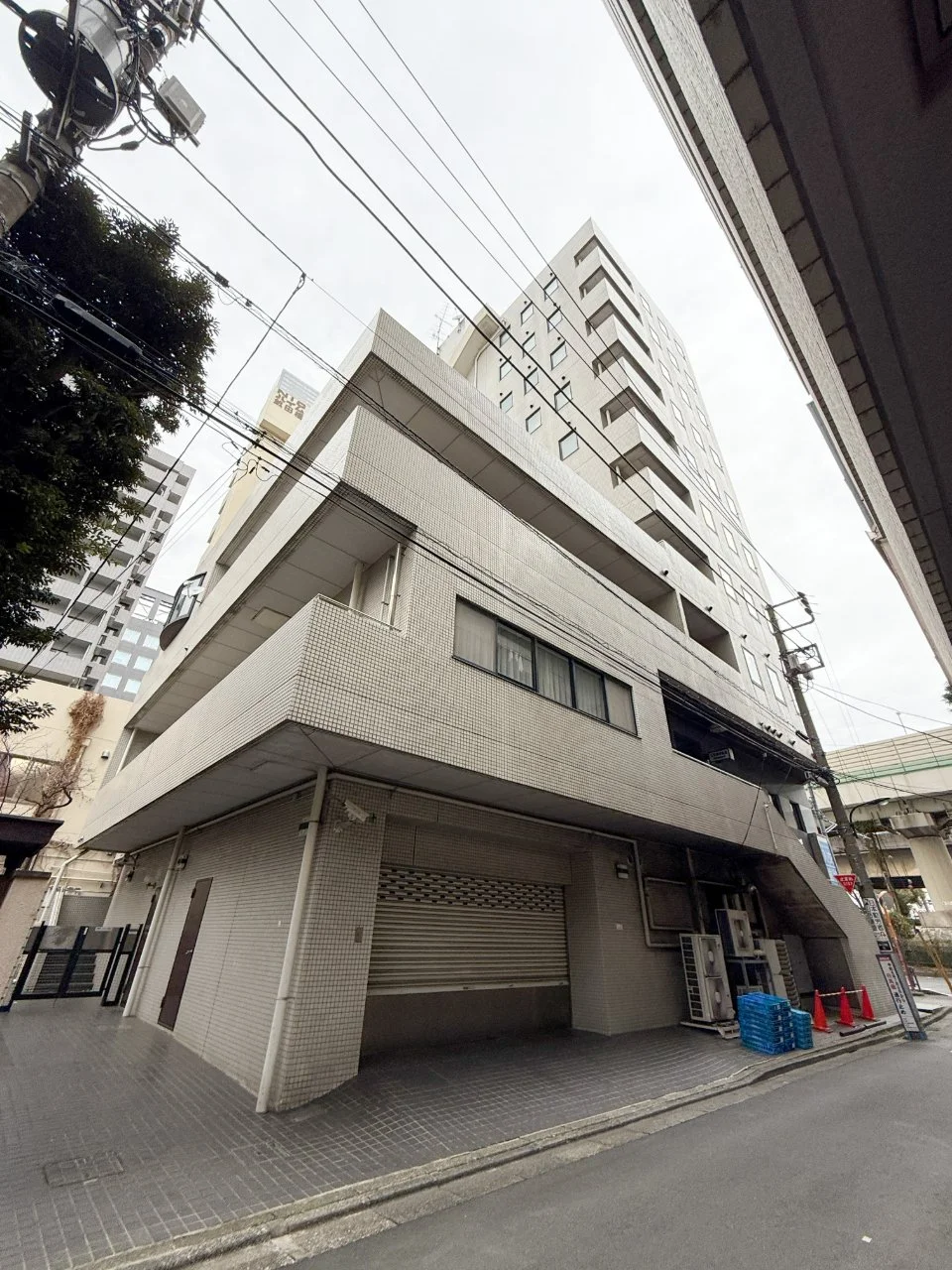 入交ビル 10 オフィスビル外観 1