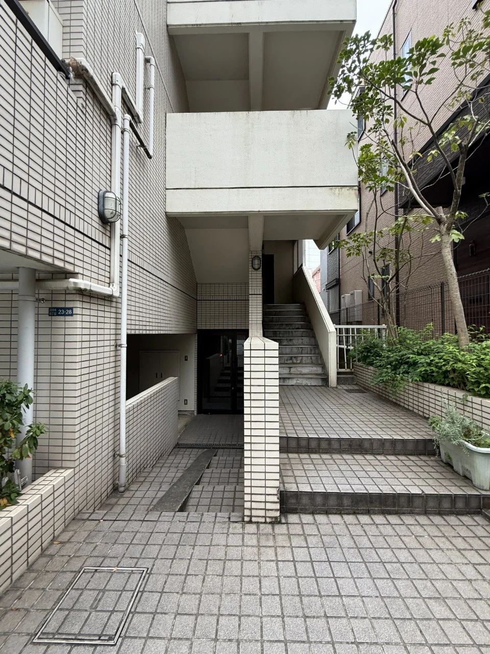 ヒルズ石田ビル 1 エントランス 3