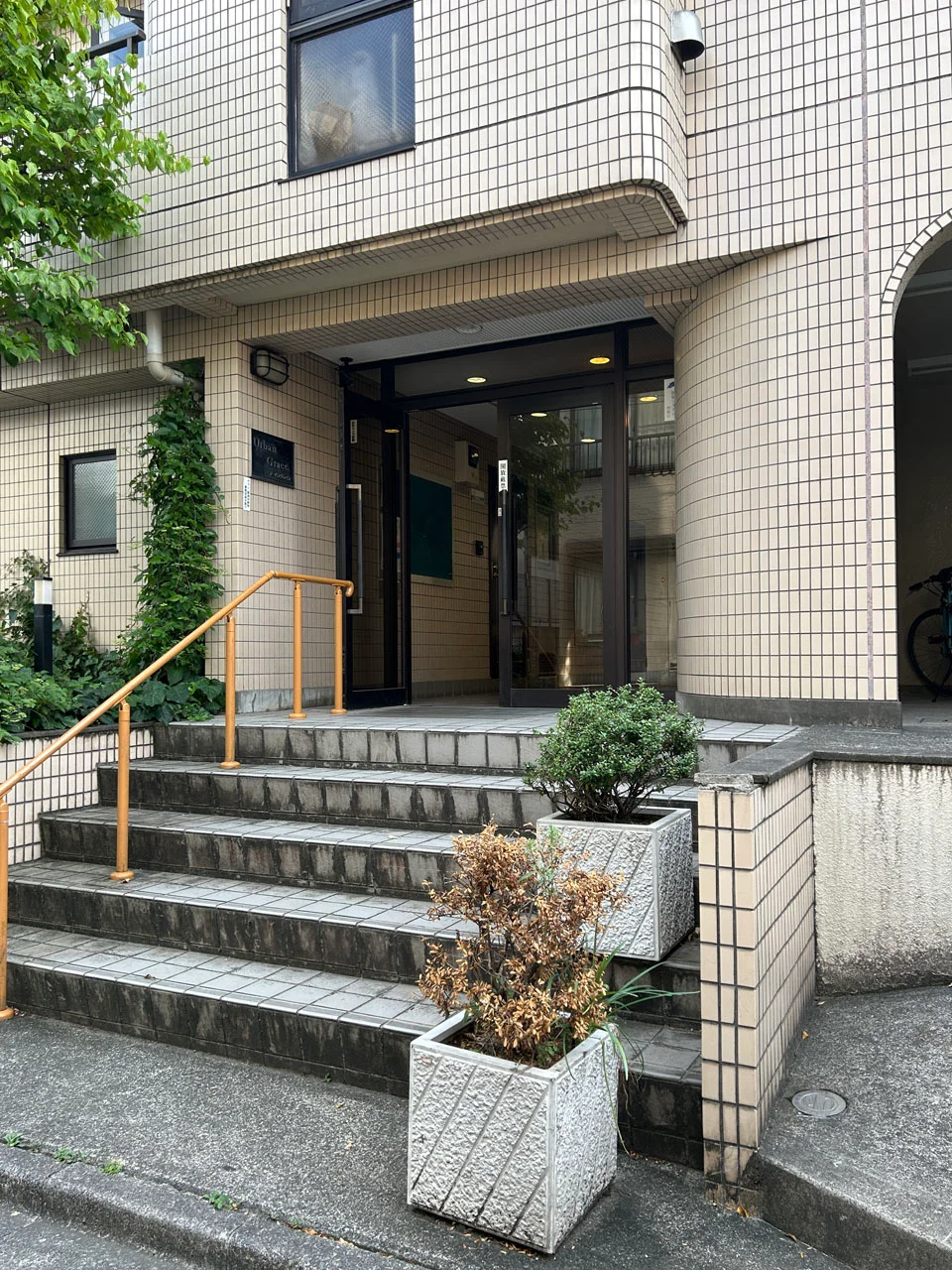 アーバングレイス 2 エントランス 3