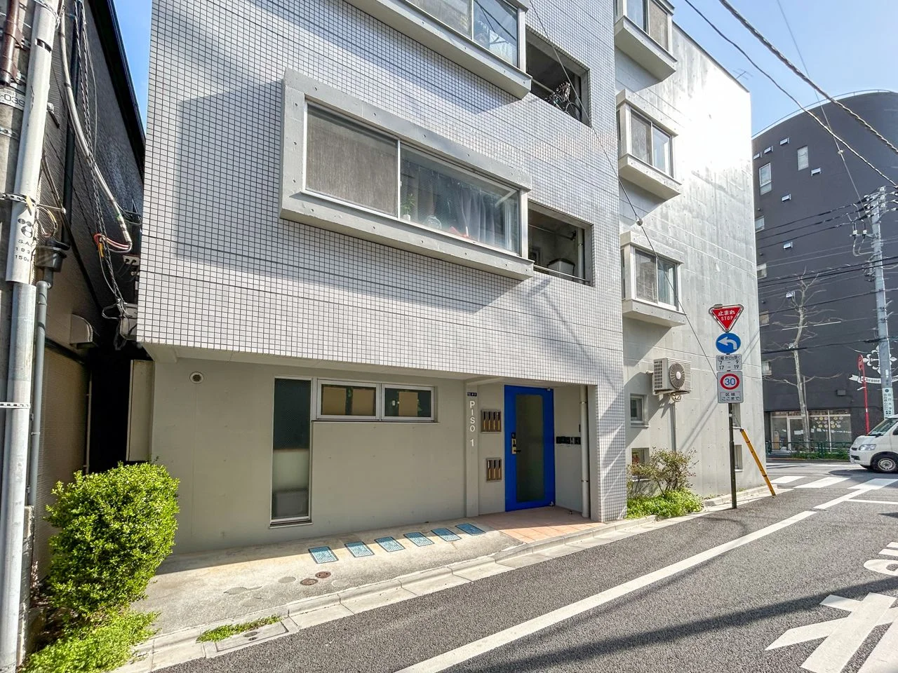 PISO1ビル 1 エントランス 3