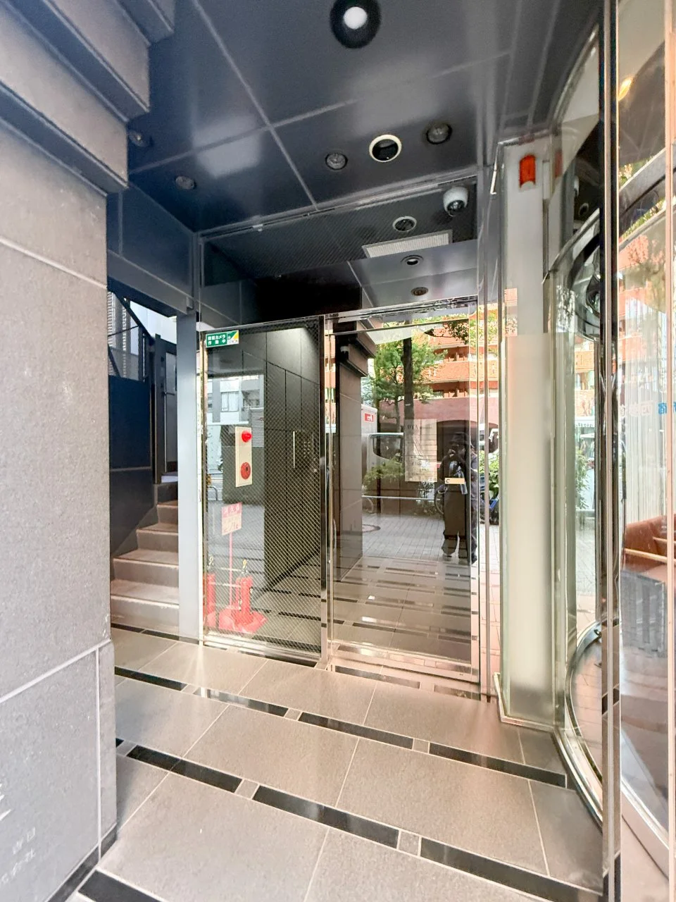 NOVEL WORK Shinjuku West 8 ビルエントランス 8