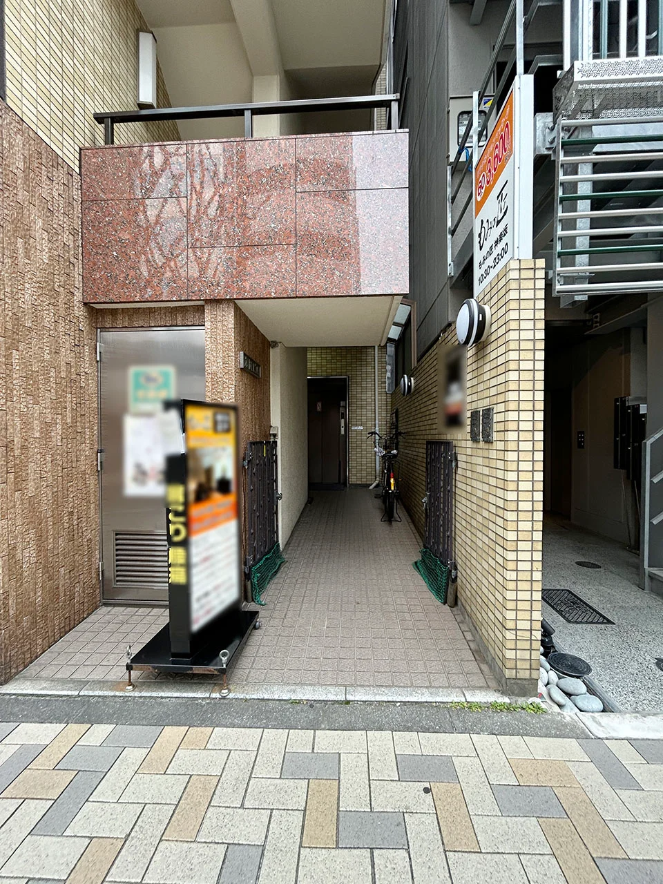 丸岡ビル 2 エントランス 3