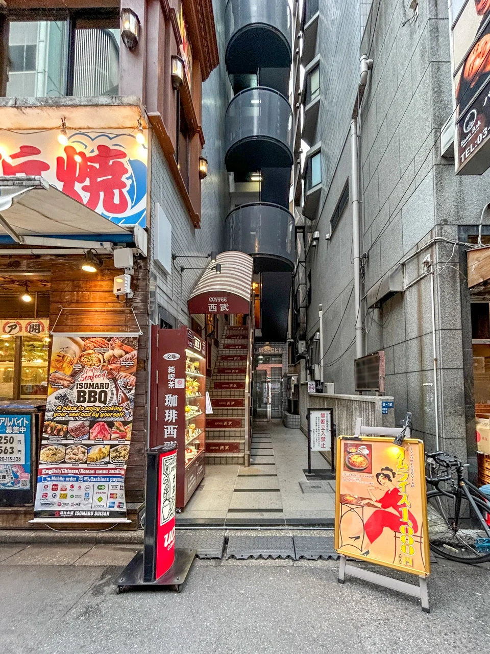 西新宿メトロビル 6 エントランス 3