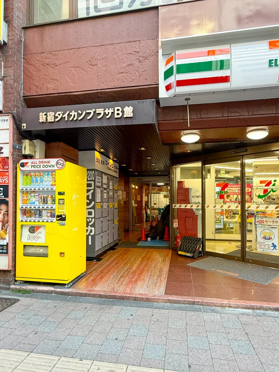 新宿ダイカンプラザB館 8 ビルエントランス 5