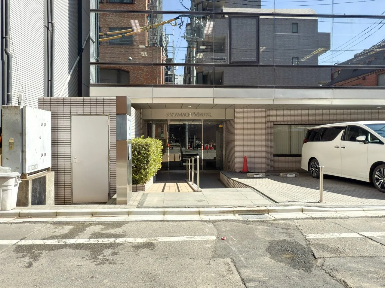坂町Mビル 4 ビルエントランス 3