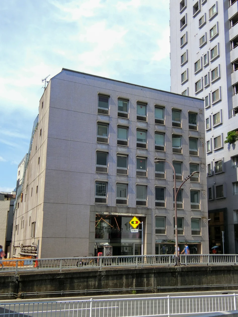 ローズベイ新宿ビル B1 オフィスビル外観 1