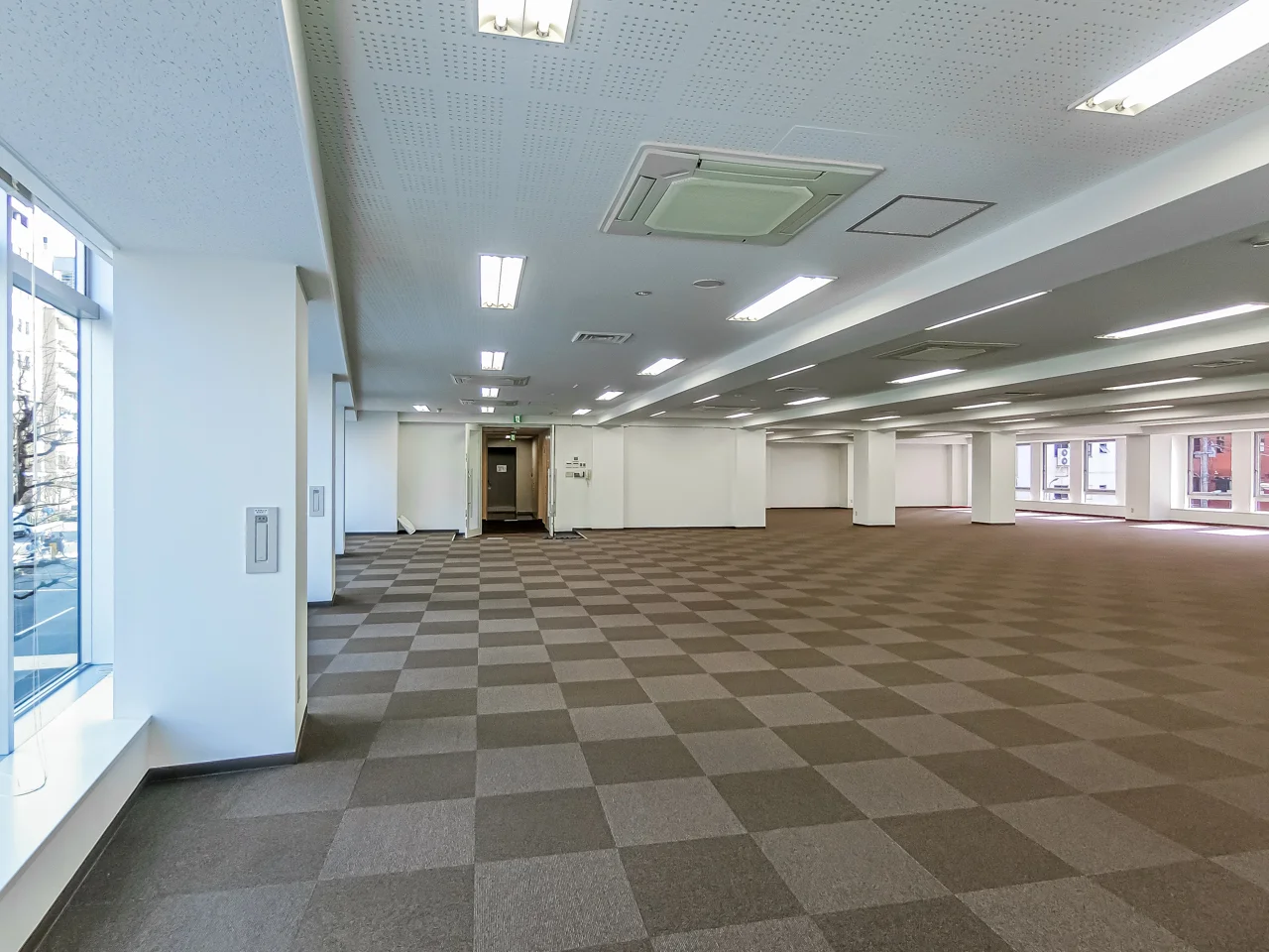 新宿イーストスクエアビル B2 執務室 3