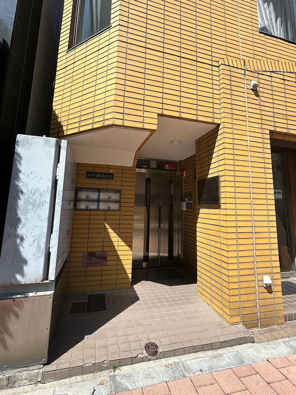 山吹町徳住ビル 3 エントランス 3