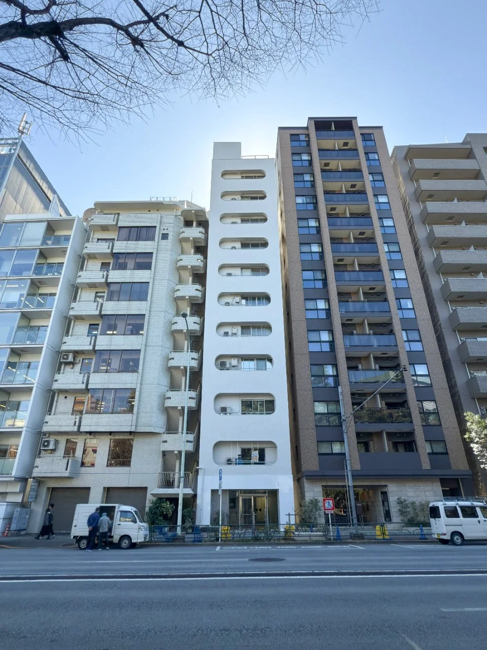 ホワイトレジデンス - 画像1