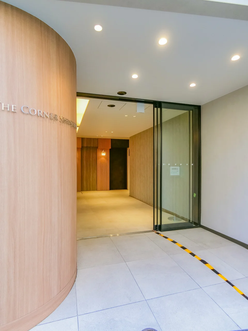 The Corner SHINJUKU 3 ビルエントランス 5