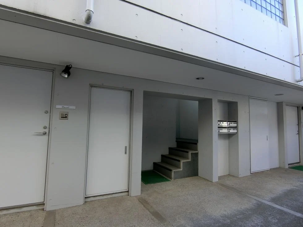 ロイクラトン左門町 2階・3階メゾネット ビルエントランス 5