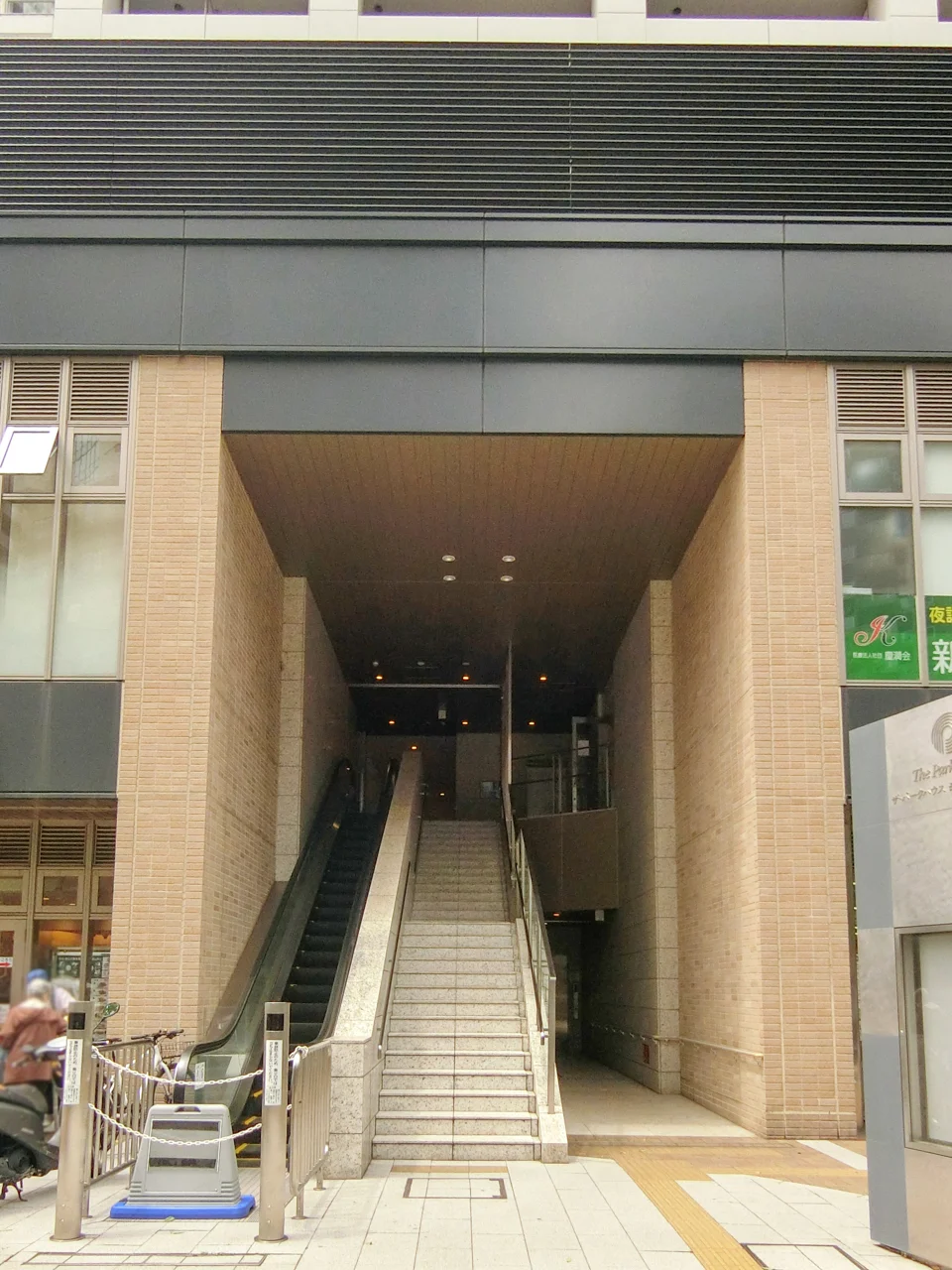 ザ・パークハウス西新宿タワー60 2 エントランス 3