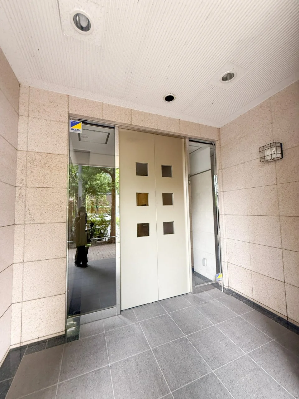 西新宿VIP ROYAL 7 エントランス 4