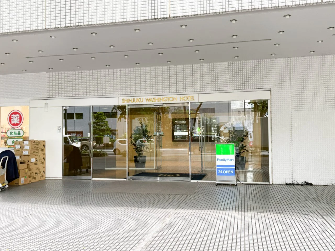 新宿ワシントンホテルビル 地上1階+地下1階セット エントランス 3