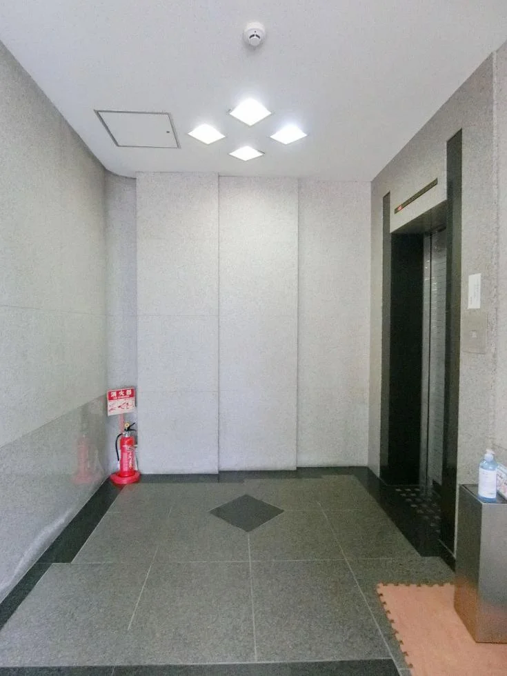 新宿土地建物(株)第11ビル 4 ビルエントランス 6