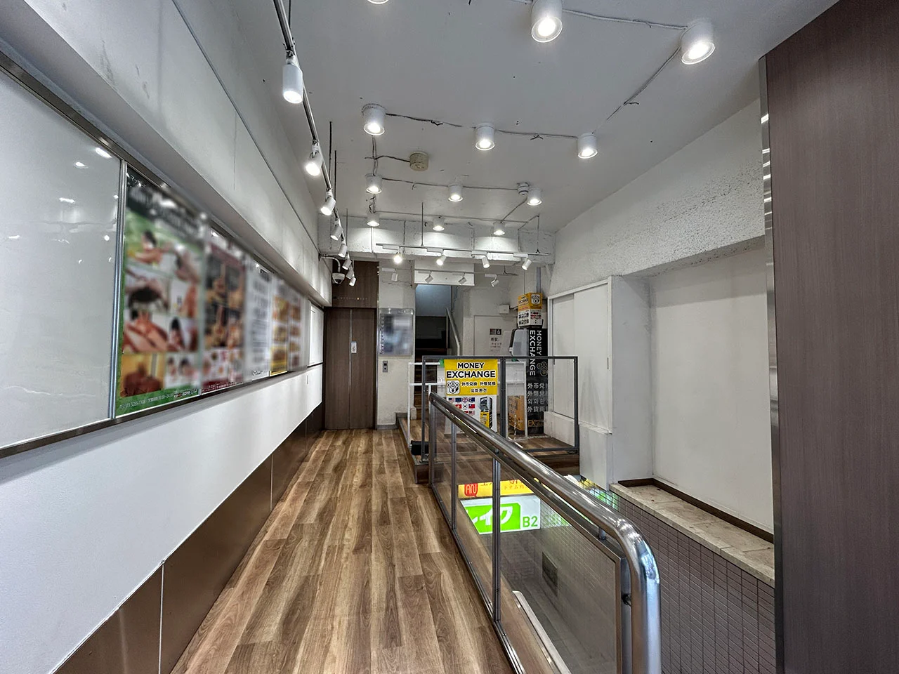 新宿パンドラビル B1 エントランス 4