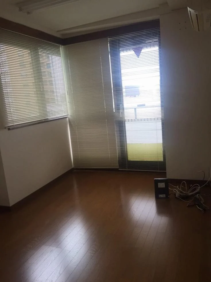 荒井ビル 6 執務室 11