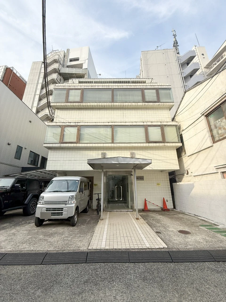 新宿YTビル 3 オフィスビル外観 1