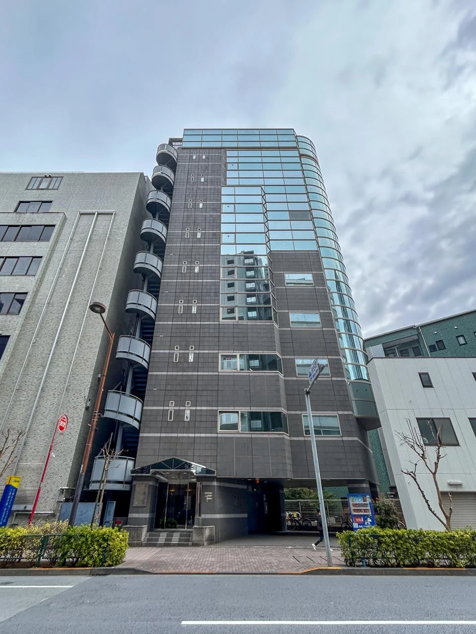 幸伸ビル新宿 9 オフィスビル外観 1