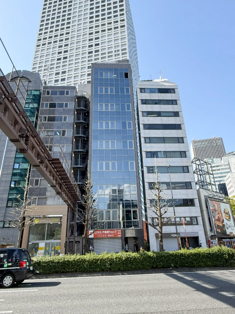 SKI西新宿 B1・1階セット オフィスビル外観 2