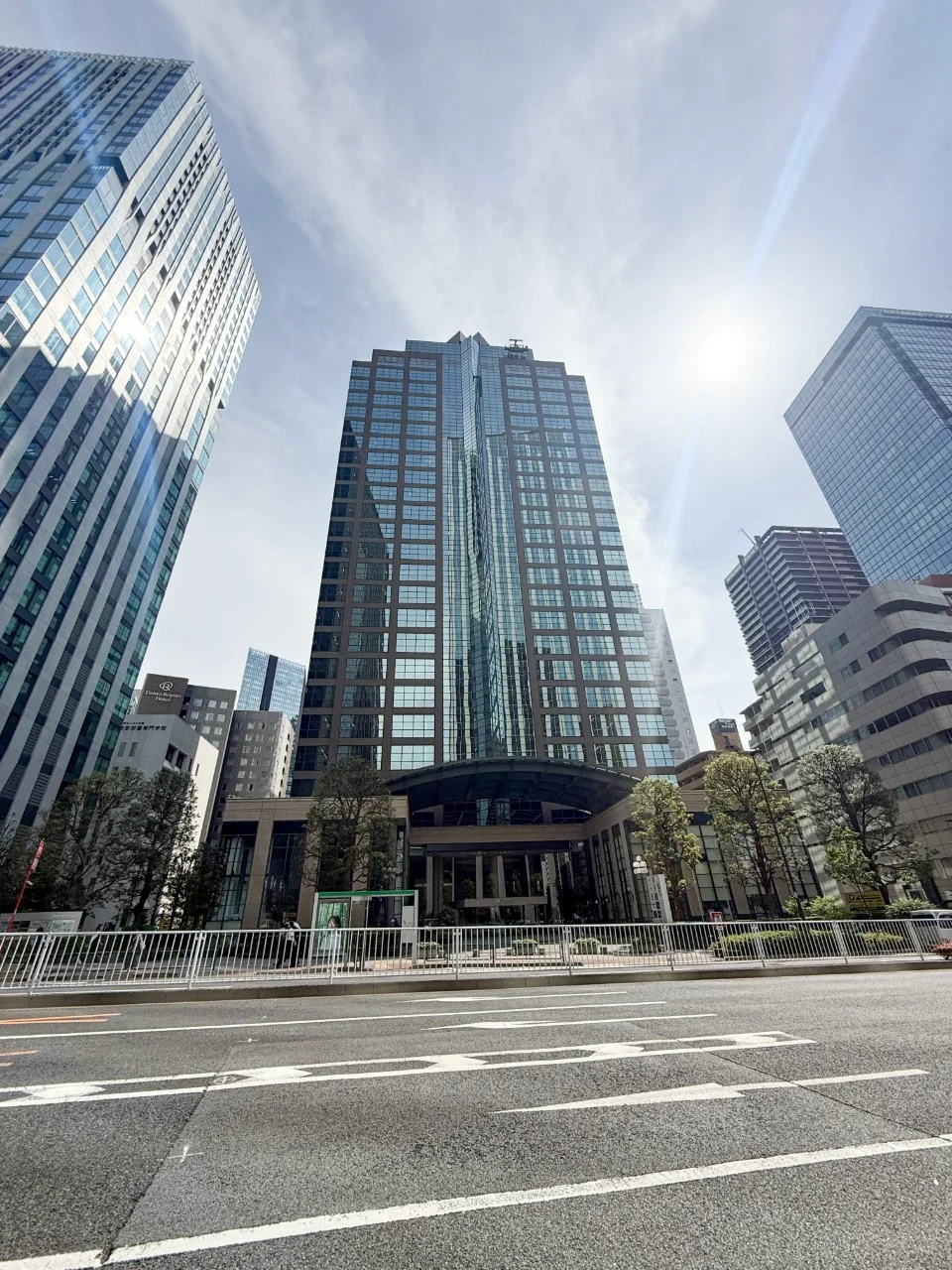 西新宿三井ビルディング 21 オフィスビル外観 1