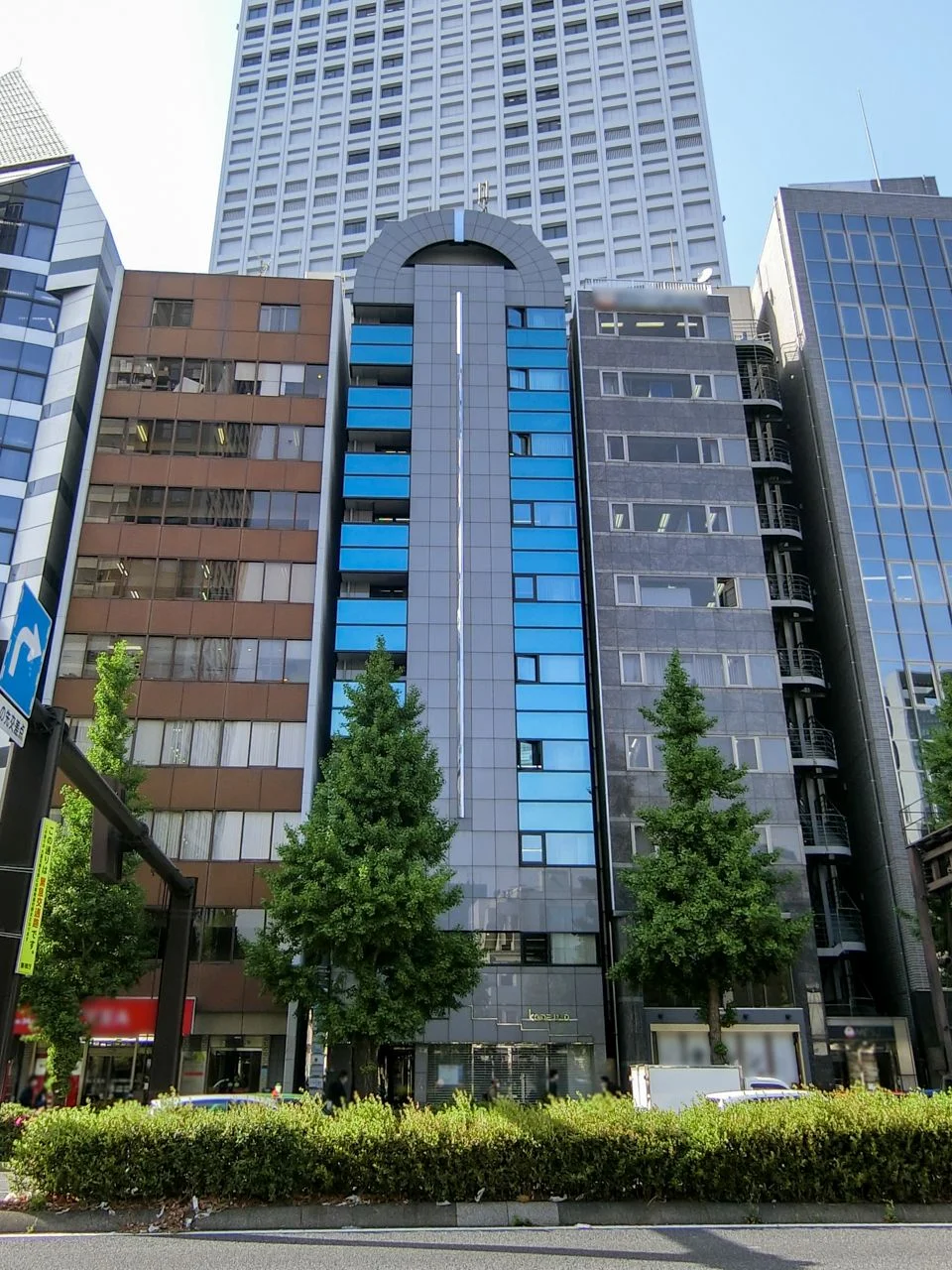 西新宿小出ビル 8 オフィスビル外観 2