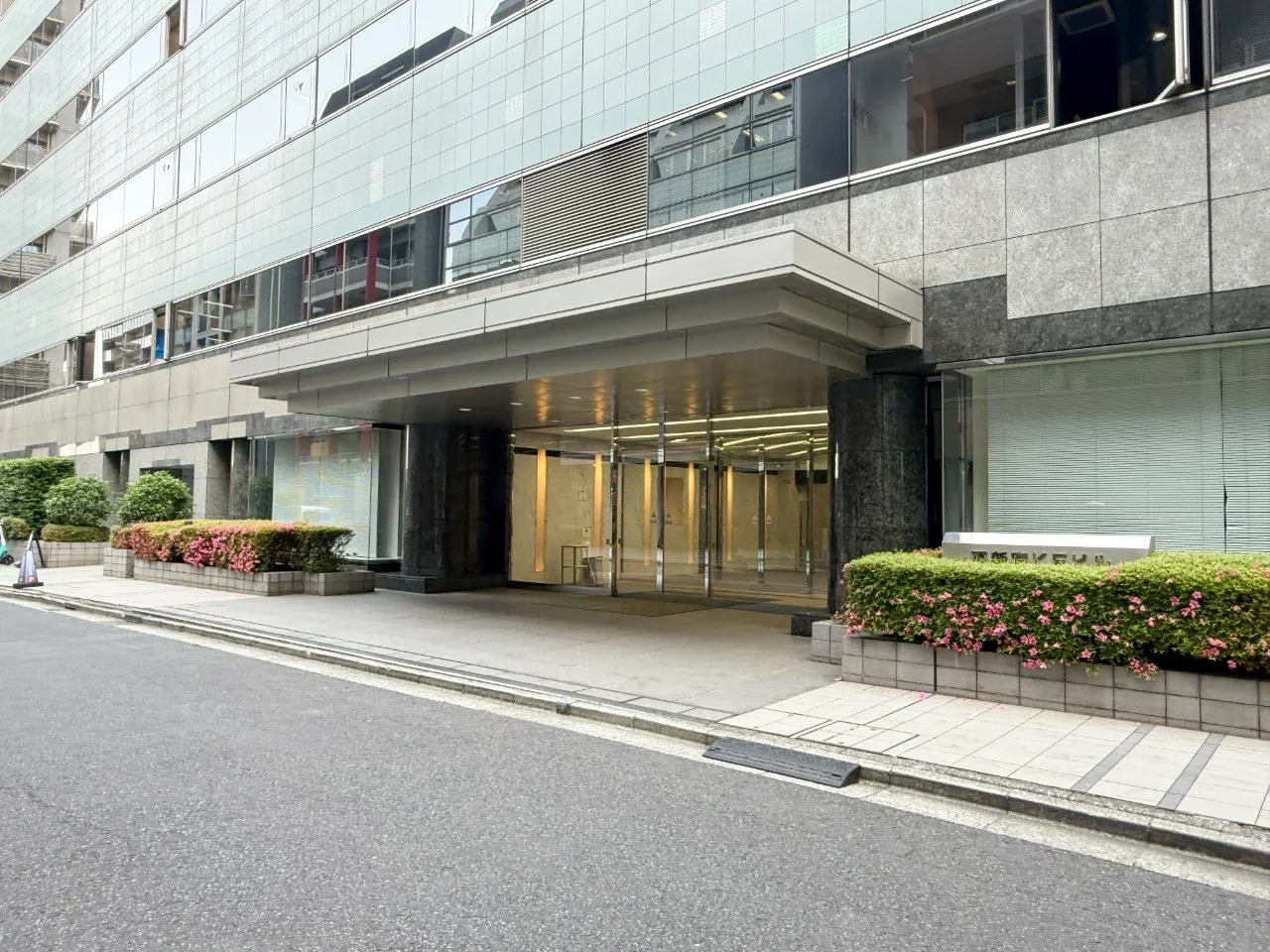 西新宿KFビル 7階・8階メゾネット ビルエントランス 6