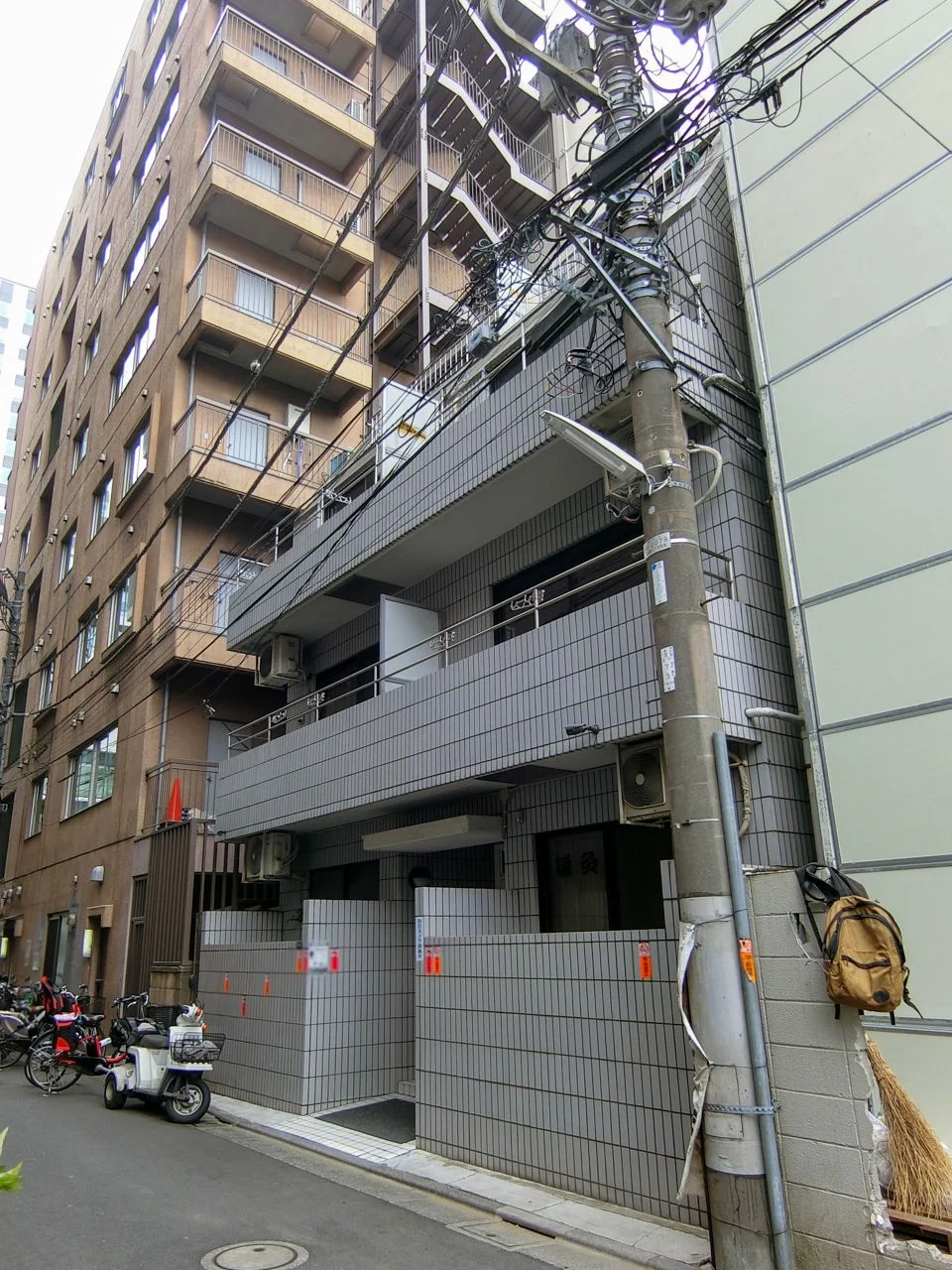 西新宿アーバンフラッツビル 2 外観 1