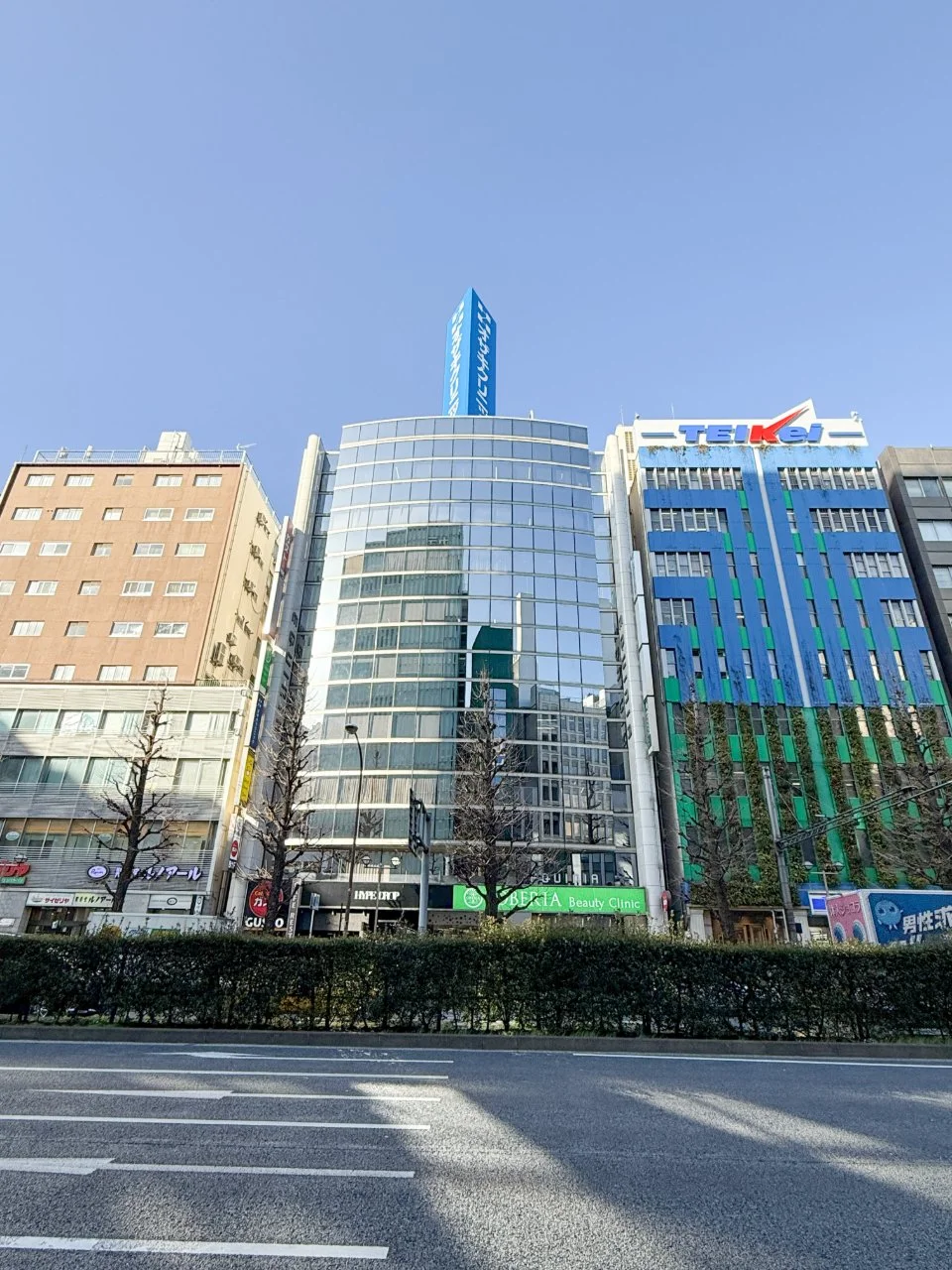 エキニア新宿 3 オフィスビル外観 1