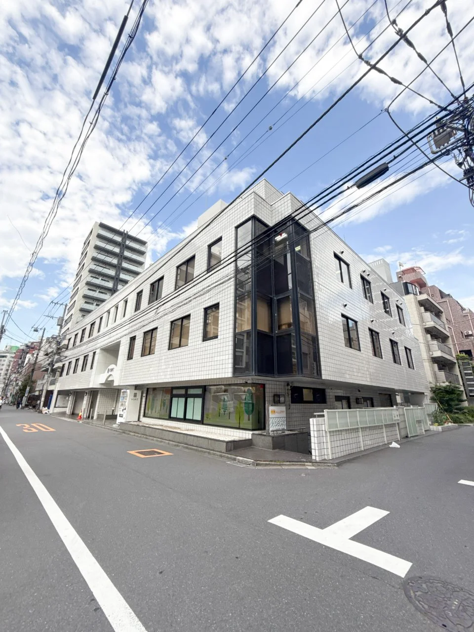 VORT西新宿 5 オフィスビル外観 1