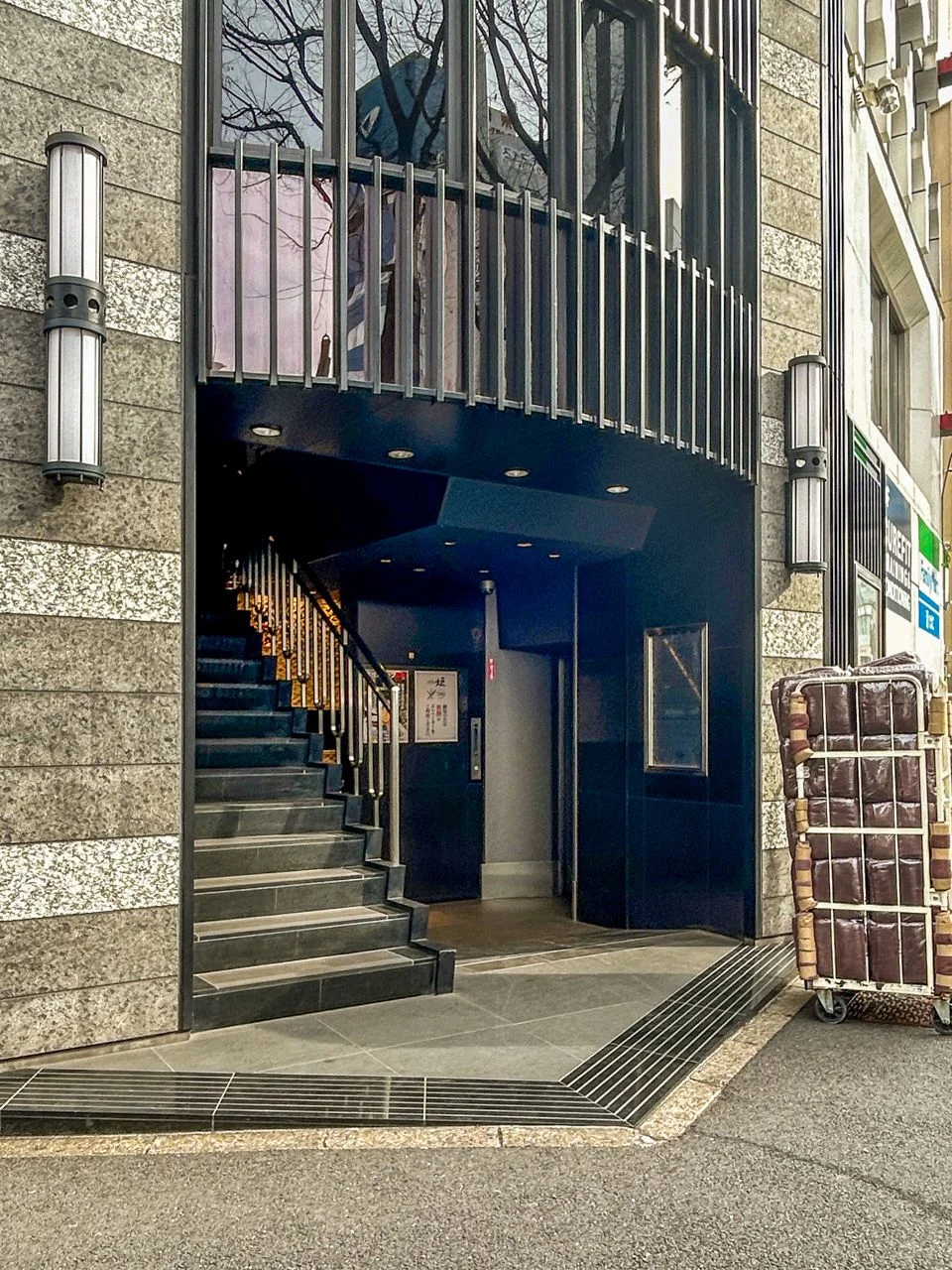 新宿カドビル 2 ビルエントランス 5