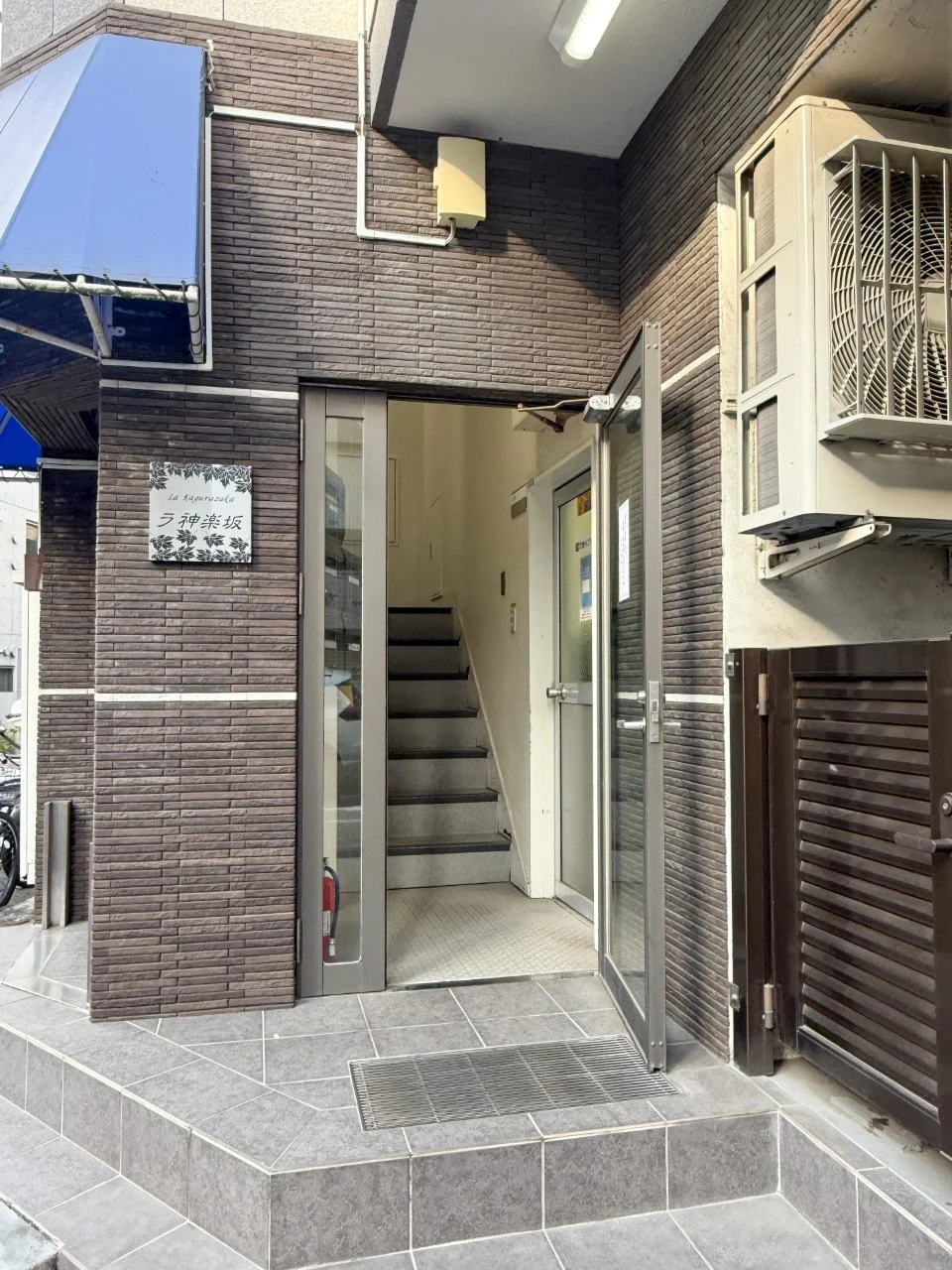 La Kagurazaka B1 エントランス 3