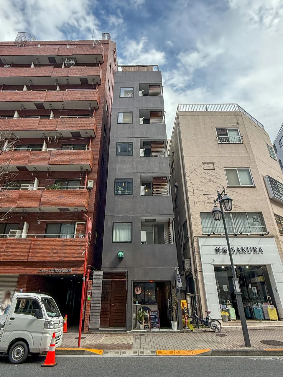 Rimba Shinjuku Gyoen 4 外観 1