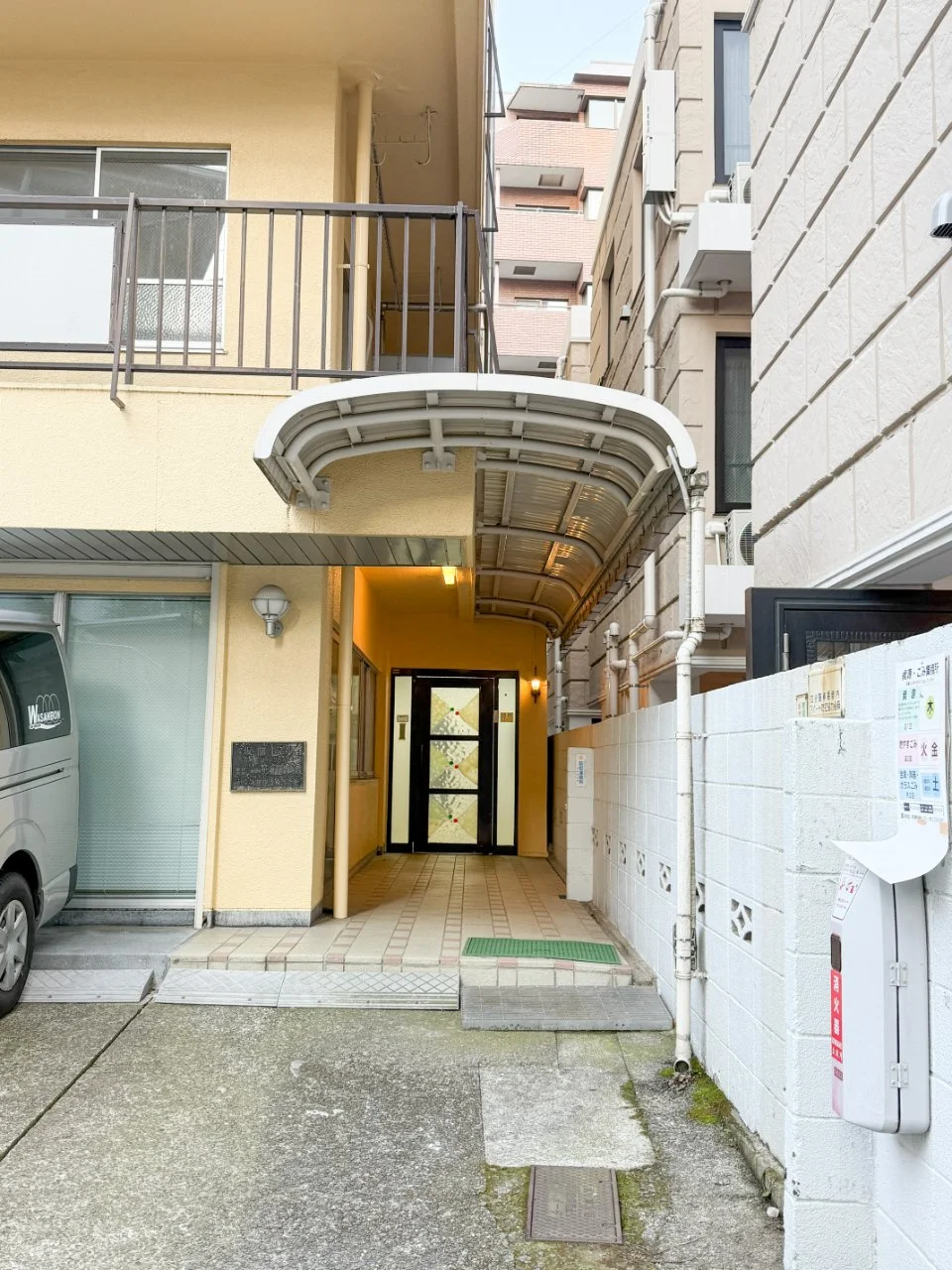 坂部ビル 1 エントランス 3
