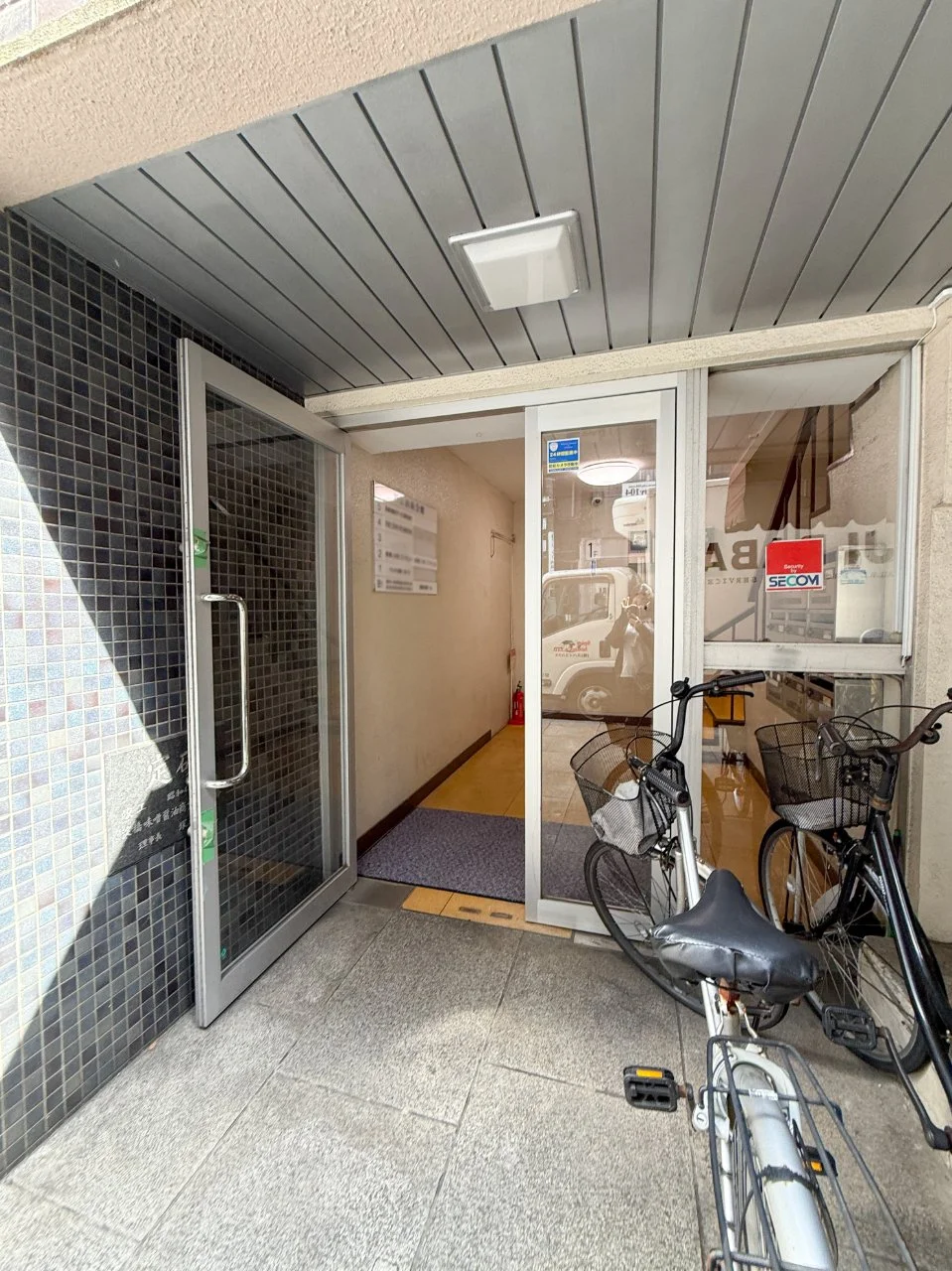新宿酒販会館 2 ビルエントランス 3