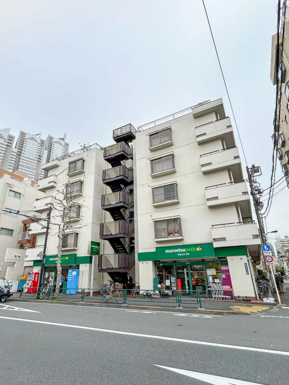いづみタウン新宿 4 オフィスビル外観 3