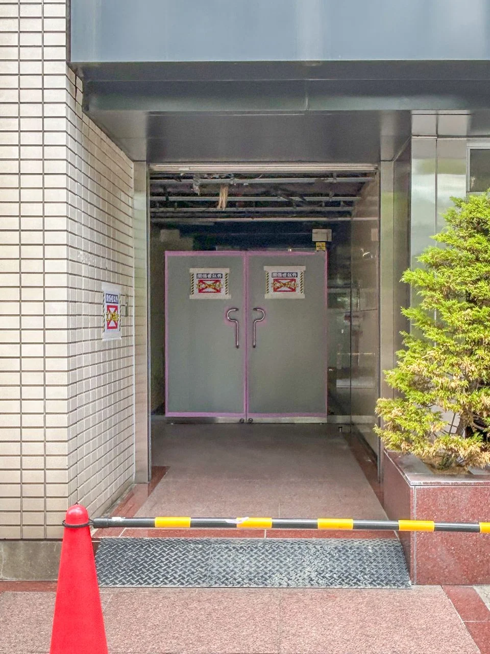 新宿御苑フロント 3 ビルエントランス 4