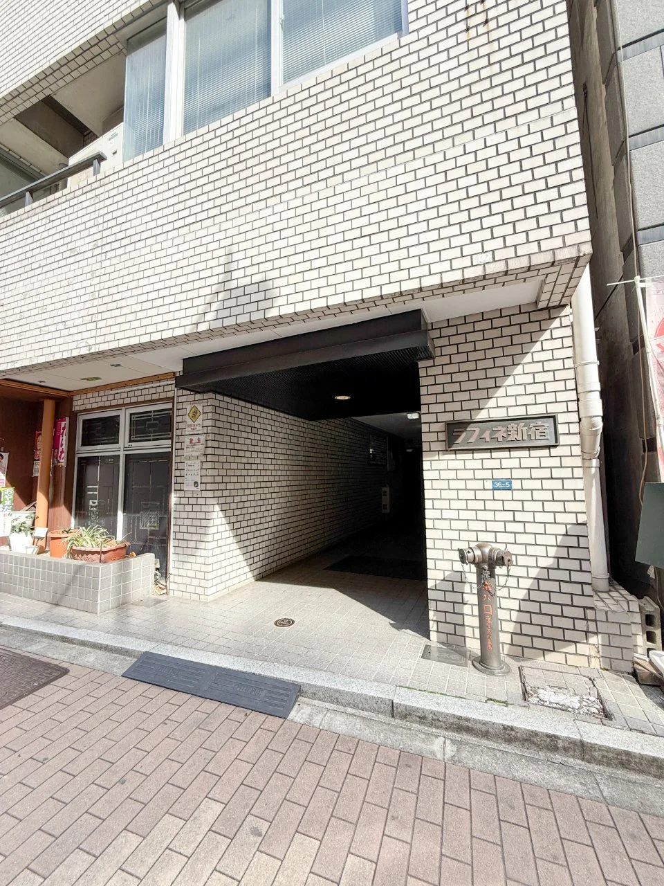 ラフィネ新宿ビル 6 ビルエントランス 3